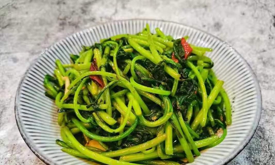 茼蒿菜炒臭豆腐怎么做？步骤和技巧有哪些？