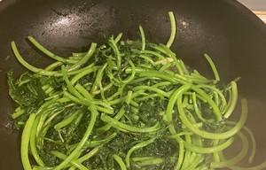 茼蒿菜炒臭豆腐怎么做？步骤和技巧有哪些？