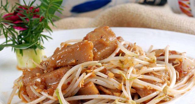 肉烧黄豆芽怎么做？步骤和技巧有哪些？