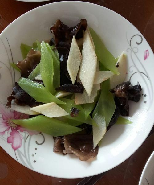 青笋炒山药肉怎么做？步骤和技巧有哪些？