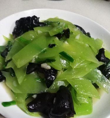 莴苣木耳炒鸡蛋的做法是什么？步骤详解如何做？