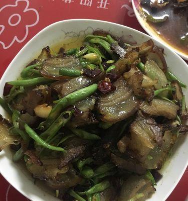 长豆角炒腊肉怎么做？步骤和技巧有哪些？