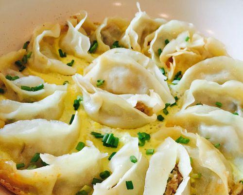 抱蛋玫瑰花饺的做法是什么？如何在家轻松制作？