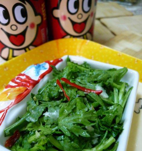 生拌茼蒿菜怎么做？有哪些步骤和技巧？