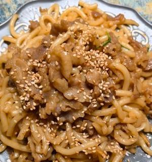 乌冬面炒泡菜丝怎么做？步骤和技巧是什么？