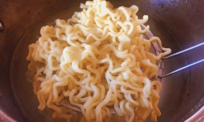 日式拉面怎么做？在家也能做出地道口味吗？