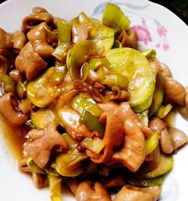 炒肥腸怎么做才好吃？详细步骤和技巧是什么？