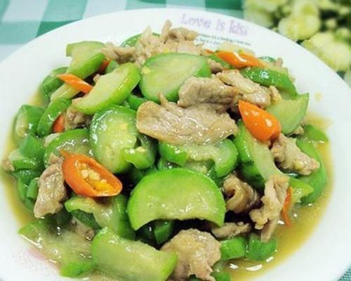 肉片丝瓜怎么做？详细步骤和技巧是什么？