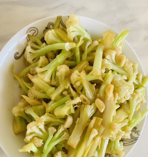 蒜蓉油炒菜花怎么做？步骤和技巧有哪些？