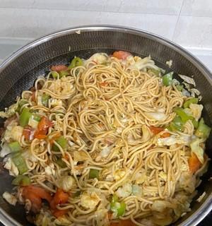 蔬菜炒面怎么做？有哪些简单步骤和技巧？