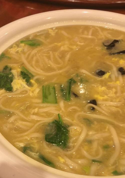 时蔬鸡蛋面怎么做？有哪些简单步骤和技巧？