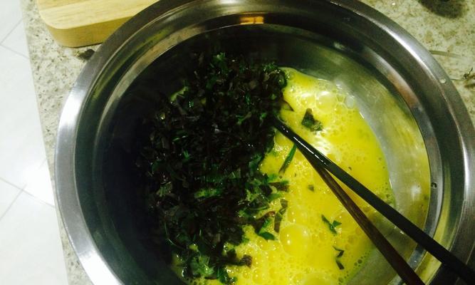 香椿鸡蛋卷的做法是什么？如何在家轻松制作？