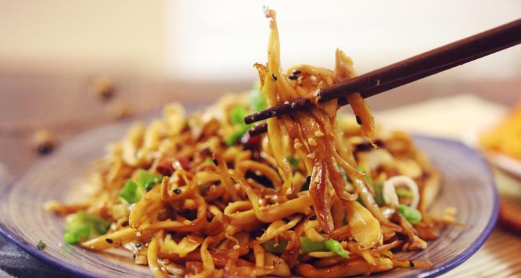 肉丝炒双菌怎么做？步骤和技巧有哪些？