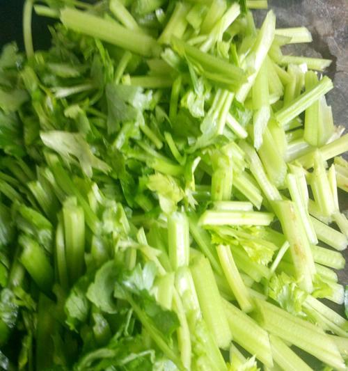 肉丝炝香芹怎么做？步骤和技巧有哪些？