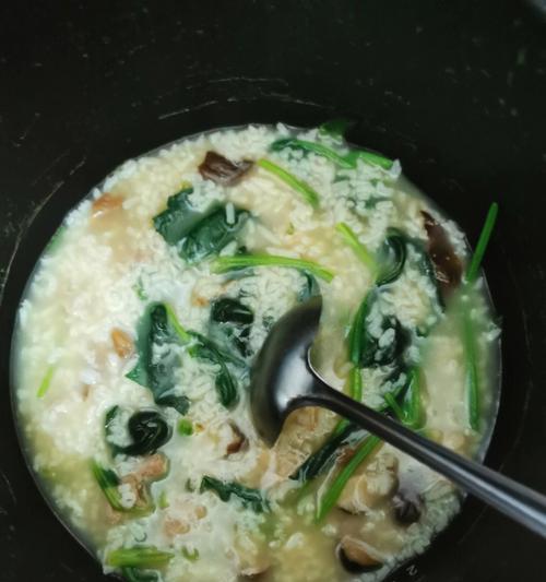 菠菜叶子咸米粥怎么做？有哪些健康益处？