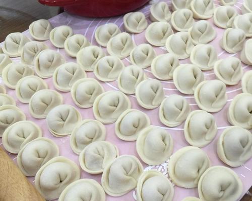 彩色元宝馄饨怎么做？有哪些独特技巧和常见问题解答？