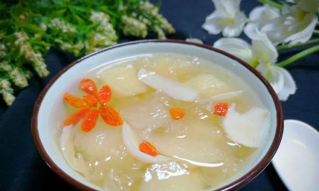 百合花鸡蛋粥怎么做？有哪些健康益处？