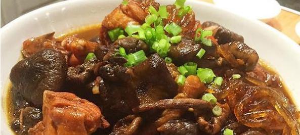双菇松子炖饭怎么做？步骤和技巧有哪些？