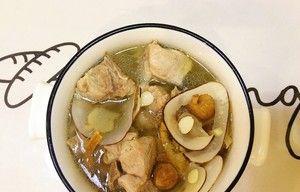 百合枸杞鸡汤怎么做？有哪些健康益处？
