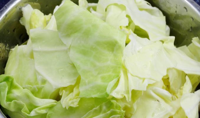 爆炒烧肉甘蓝菜怎么做？步骤和技巧是什么？