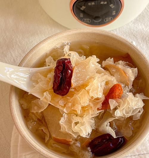 银耳莲子羮怎么做？有哪些步骤和技巧？