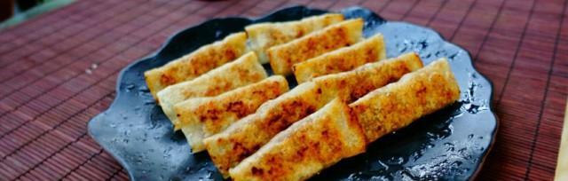 如何在家制作美味的肉三鲜锅贴？锅贴皮破了怎么办？