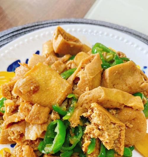 猪肉炒素鸡怎么做？有哪些步骤和技巧？