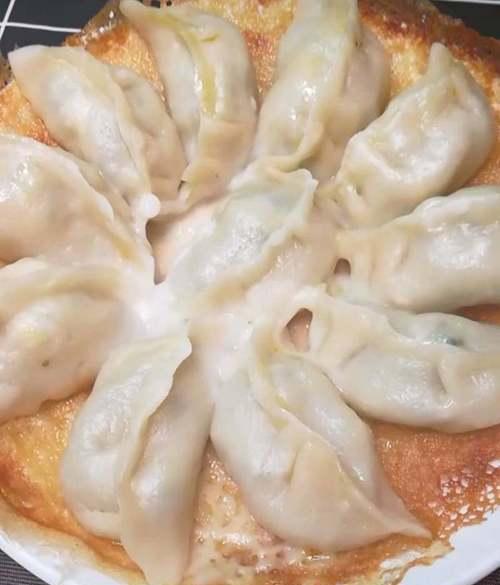 冰花锅贴怎么做？有哪些步骤和技巧？