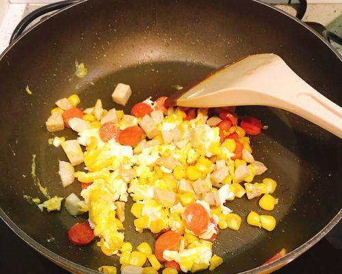 肉丸火腿炒饭的做法是什么？如何做出美味的肉丸火腿炒饭？