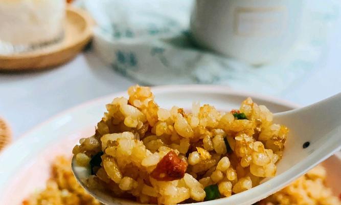 肉丸火腿炒饭的做法是什么？如何做出美味的肉丸火腿炒饭？
