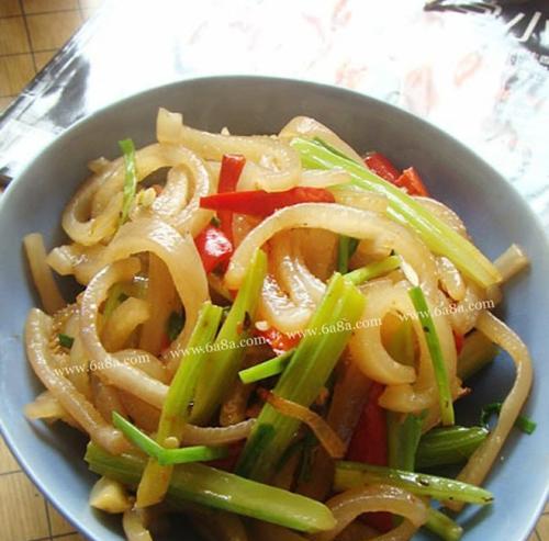 日式炒萝卜皮的做法是什么？如何在家轻松制作？