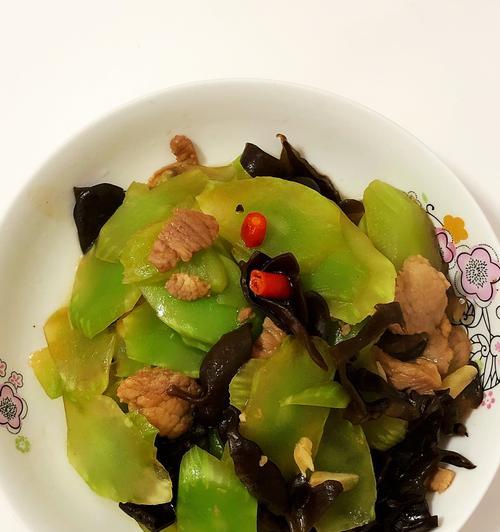 青笋木耳怎么做？简单易学的家常菜做法是什么？