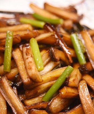 白菜炒鸡腿菇的做法是什么？如何做出美味的白菜炒鸡腿菇？