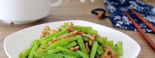 肉小炒芹菜的做法是什么？如何快速做出美味的肉小炒芹菜？