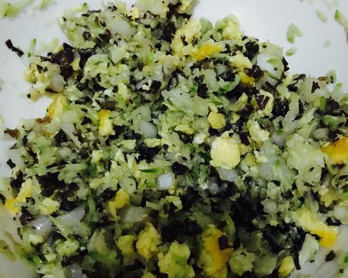 如何制作美味的白菜鸡蛋馅饺子？步骤和技巧是什么？