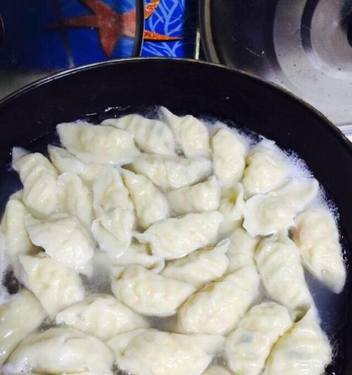如何制作美味的白菜鸡蛋馅饺子？步骤和技巧是什么？