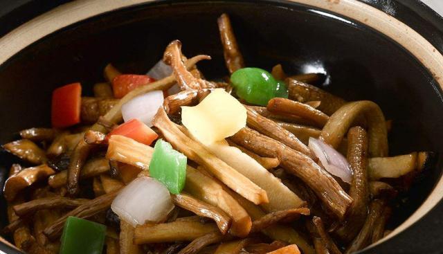 茶树菇炖鸡的做法是什么？如何炖出鲜美的茶树菇鸡汤？