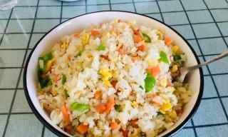 熟木耳朵蛋炒饭怎么做？步骤和技巧是什么？