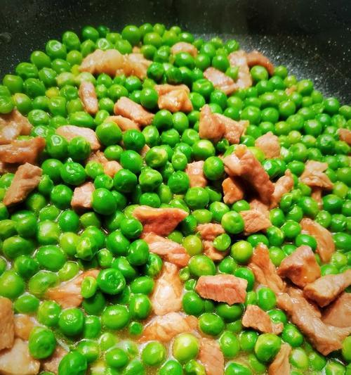 豌豆爆肉丁的做法是什么？如何快速掌握这道菜的烹饪技巧？