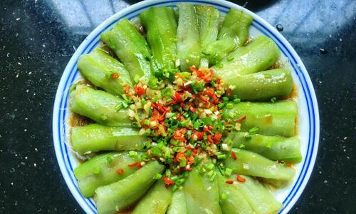 炸丝瓜丸子的做法是什么？如何制作外酥里嫩的丝瓜丸子？