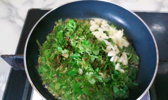 香椿豆腐汤的做法（家常美食大）