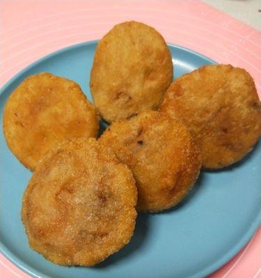 手把手教你制作美味炸糕（简单易学的炸糕做法）