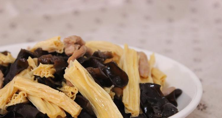 美味青椒木耳炒腐竹的制作方法（健康美食）