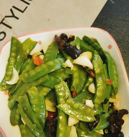 清炒荷兰豆大虾，美味健康又营养（从选材到烹饪）