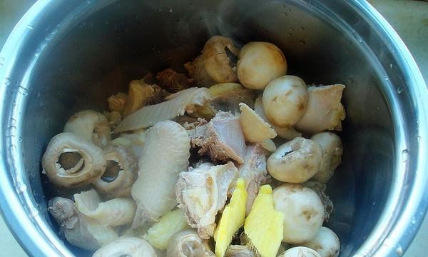 清炖土鸡块，美味健康的家常菜（用土鸡炖出一碗健康美味）