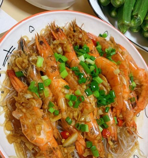 用料简单，美味又健康的煮大虾（轻松学会煮出鲜美多汁的大虾）