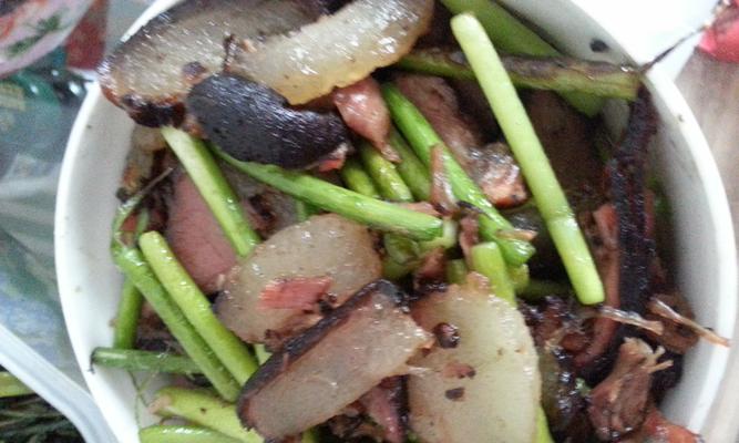 蚕豆瓣炒腊肉，美味的传统风味（传统美味）