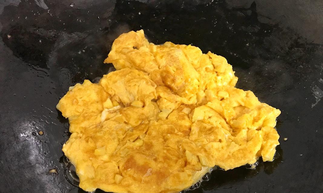 《清爽美味，营养丰富的笋炒鸡蛋》（以笋炒鸡蛋）