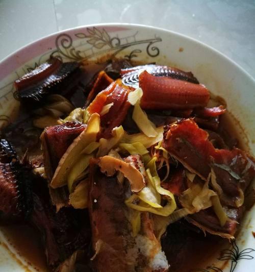 鲜嫩美味，清蒸咸鱼的完美做法（传统美食）