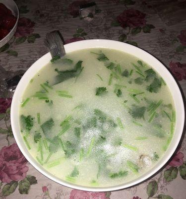 鲫鱼汤怎么做才鲜美？详细步骤解析！